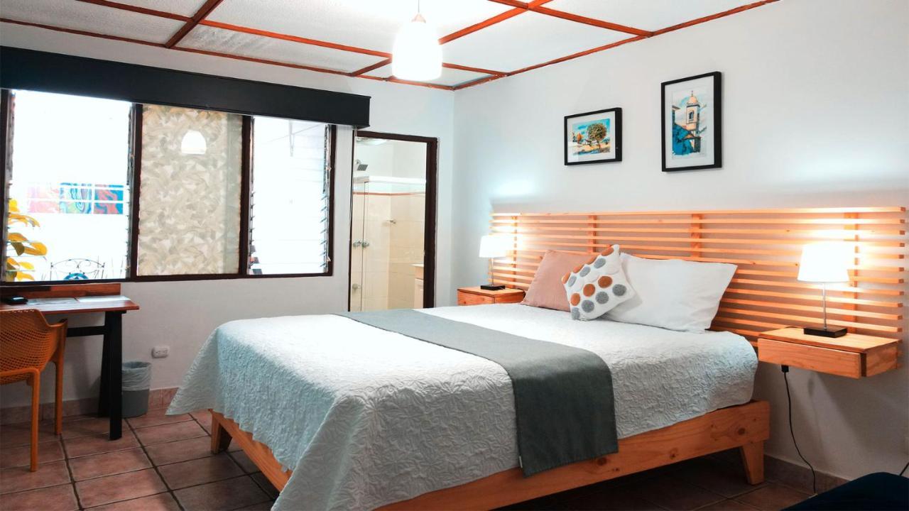 Trebol Amarillo Bed & Breakfast Escazu Exterior photo