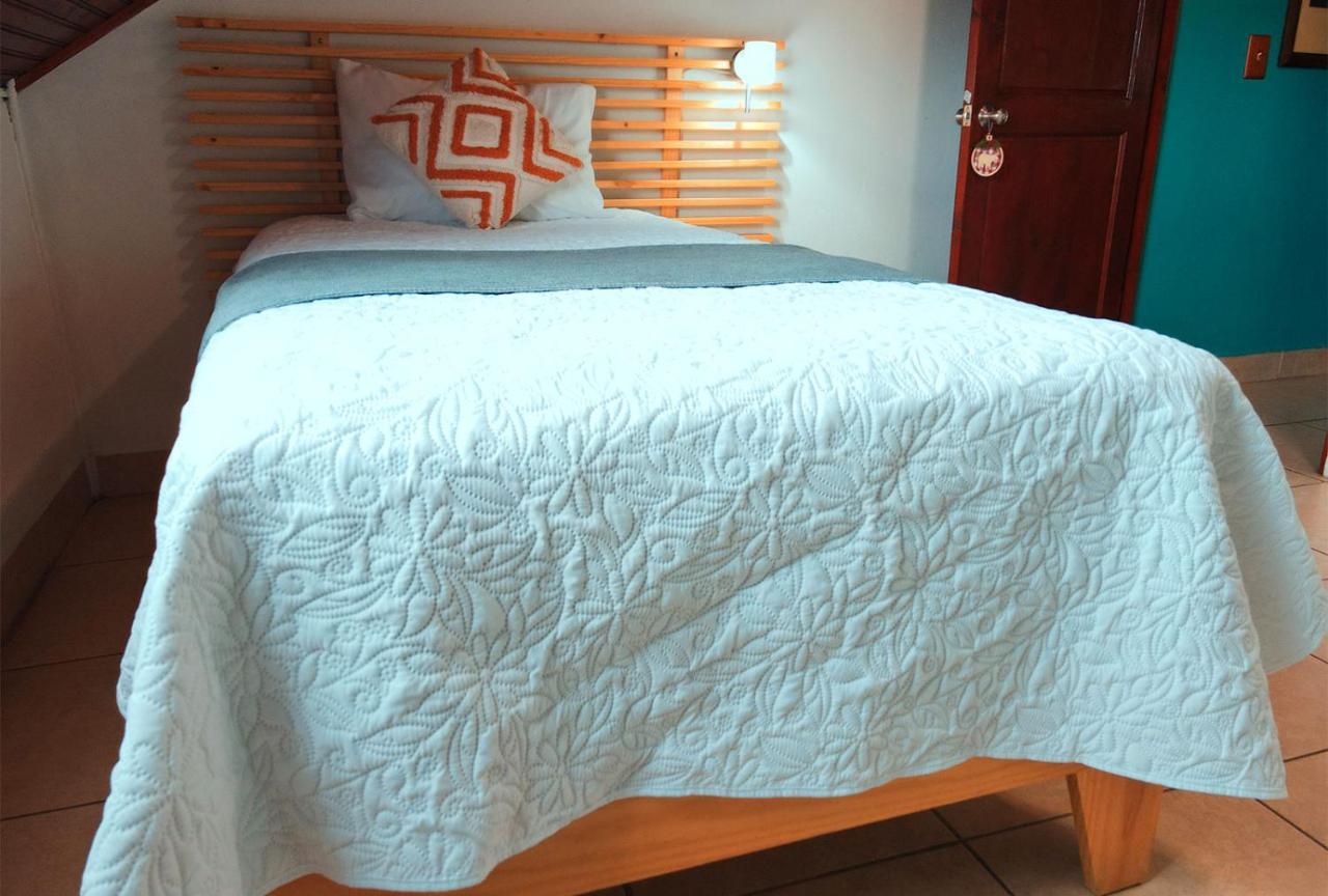 Trebol Amarillo Bed & Breakfast Escazu Exterior photo