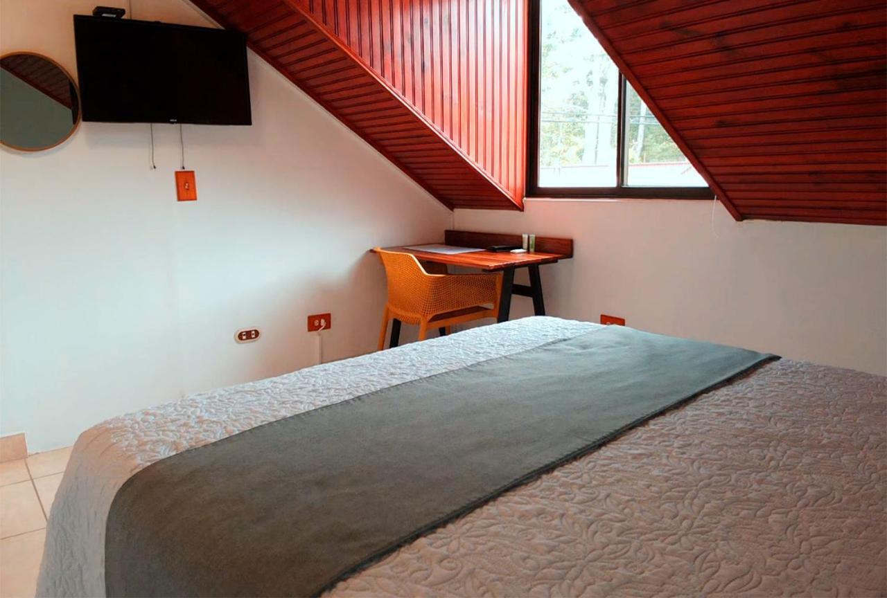 Trebol Amarillo Bed & Breakfast Escazu Exterior photo